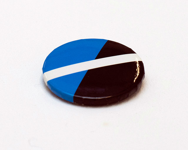 Johanna Kandl & Ingeborg Strobl
 Widerstandsbutton, 2000