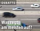 Fahrende Autos auf der Autobahn