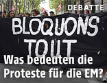Demonstranten mit einem Transparent mit der Aufschrift "BLOQUONS TOUT" (Alles blockieren)