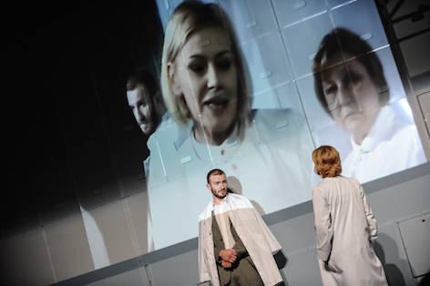 © Festwochen / Sebastian Marcovici & Adi Bulboaca Szenenfoto aus "Gewöhnliche Menschen"