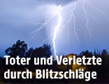 Blitz schl&auml;gt am Boden ein