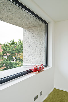 © Olaf Mahlstedt Innenansicht eines Fensters in einem Hochbunker in Hannover