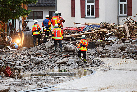 © APA/AP/dpa/Franziska Kraufmann Einsatzkräfte in Braunsbach