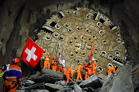 © APA/AFP/Fabrice Coffrini Gotthard-Tunnel-Durchbruch, 15.10.2010