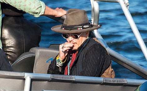 © APA/AFP/TT Nyhetsbyrån/Suvad Mrkonjic Johnny Depp auf einem Boot