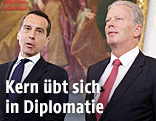 Bundeskanzler Christian Kern und Vizekanzler Reinhold Mitterlehner w&auml;hrend des Pressefoyers