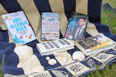 © ORF.at/Michael Baldauf Bücher auf einem Strandtuch
