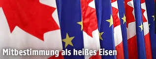 EU- und kanadische Flaggen