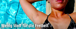 Junge Frau im Bikini