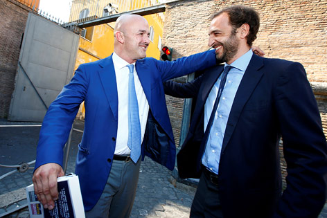 © Reuters/Tony Gentile Die beiden Journalisten Gianluigi Nuzzi und Emiliano Fittipaldi