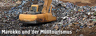 Bagger auf marokkanischen Müllhalde