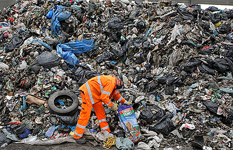 © picturedesk.com/EPA/Waltraud Grubitsch Müllhalde in Neapel