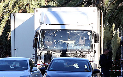 Zerschossenen Scheibe des Lastkraftwagens in Nizza