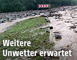 Schlamm und Ger&ouml;ll auf den Stra&szlig;en in Gasen, Steiermark