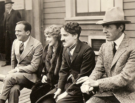© Public Domain Douglas Fairbanks, Mary Pickford, Charlie Chaplin, and D. W. Griffith, aufgenommen 1910