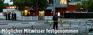 Polizei bewacht Schnellrestaurant in München