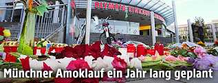 Blumen vor dem Olympia Einkaufszentrum in München