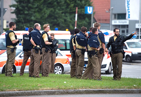 Einsatzkräfte am Tatort