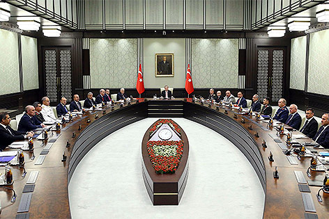 © APA/AFP/Kayhan Ozer Teilnehmer einer Sondersitzung des nationalen Sicherheitsrates der Türkei