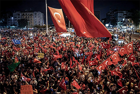 © APA/AFP/Halit Onur Sandal Demonstration am Taksim-Platz in Istanbul