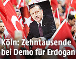 Anhänger des türkischen Staatspräsidenten Erdogan demonstrieren in Köln