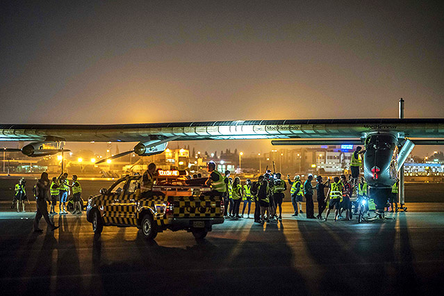 © APA/AFP/Solar Impulse 2/Jean Revillard
Das Flugzeug "Solar Impulse 2" am Hangar in Abu Dhabi