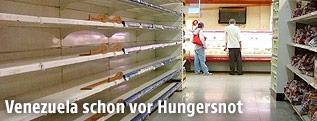 Leere Regale in einem Supermarkt in Caracas
