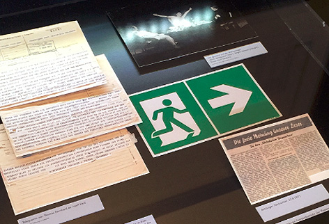 © ORF.at Vitrine mit Telegrammen Bernhards zu den Salzburger Festspielen
