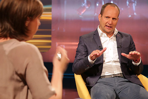 © ORF/Pichlkostner Susanne Schnabl interviewt den NEOS-Vorsitzenden Matthias Strolz