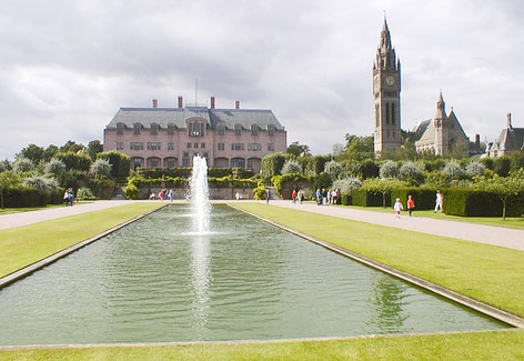 © Neil Kennedy unter CC BY-SA 2.0 Eaton Hall, Sitz des Duke und Duchess of Westminster