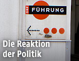 ORF-Wegweiserschild mit Aufschrift "Führung"
