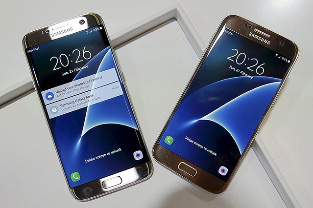 © Reuters/Albert Gea Samsung S7 und S7 edge