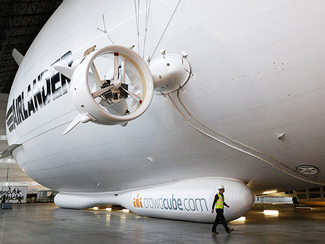 © APA/AFP/Adrian Dennis Airlander 10