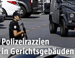 Polizist vor einem Gerichtsgebäude in Istanbul