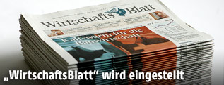 Ein Stapel mit Exemplaren des WirtschaftsBlattes