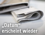 Ein Stapel mit Zeitungen