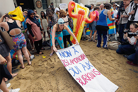 © APA/AP/Frank Augstein Proteste gegen das Burkiniverbot
