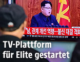 Ein Mann blickt auf ein TV-Gerät mit dem nordkoreanischen Staatschef Kim Jong-Un im Bild
