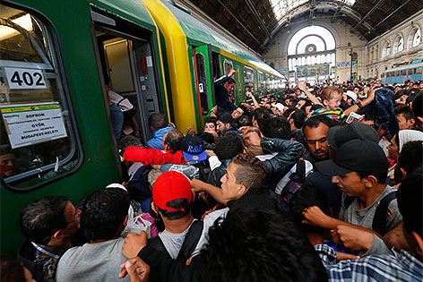 © Reuters/Laszlo Balogh Flüchtlinge am Bahnhof Keleti in Budapest