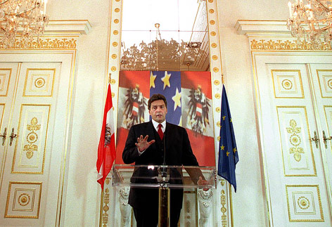 © APA/Hans Klaus Techt Bundeskanzler Viktor Klima während des Ministerrats 1998