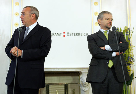 © APA/Roland Schlager Bundeskanzler Alfred Gusenbauer und Vizekanzler Wilhelm Molterer während des Ministerrats 2008