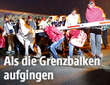 Menschen überqueren Grenzübergang bei Nickelsdorf