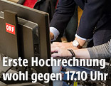 Frau vor einem PC