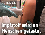 Arzt gibt eine Impfung