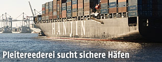 Frachtschiff im Hafen