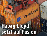 Frachtcontainer der Reederei Hapag-Lloyd