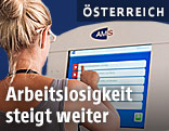 Arbeitslose Frau am Arbeitsamt