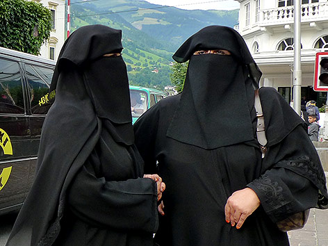 © APA/Johannes Bruckenberger Arabische Touristinnen mit Kopftuch in Zell am See