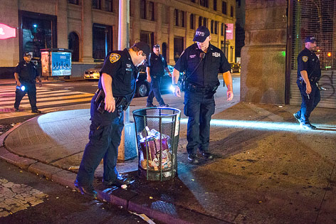 Ermittler der Polizei am Tatort