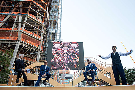 © Getty Images/Drew Angerer Anderson Cooper, Stephen Ross, Thomas Heatherwick undThomas Woltz bei der Präsentation des "Vessel"